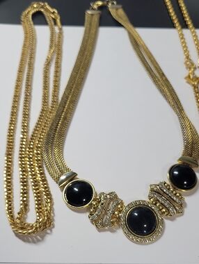 Women's vintage necklace lot